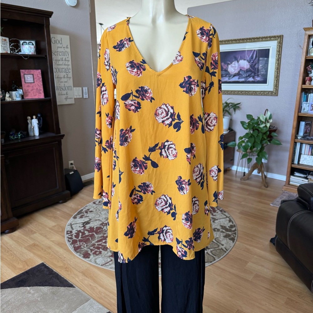 Audrey 3 + 1 yellow floral long bell sleeve Vneck tunic-size M
